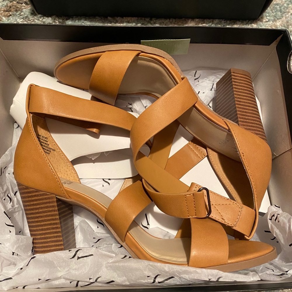 Vera Wang Sandal